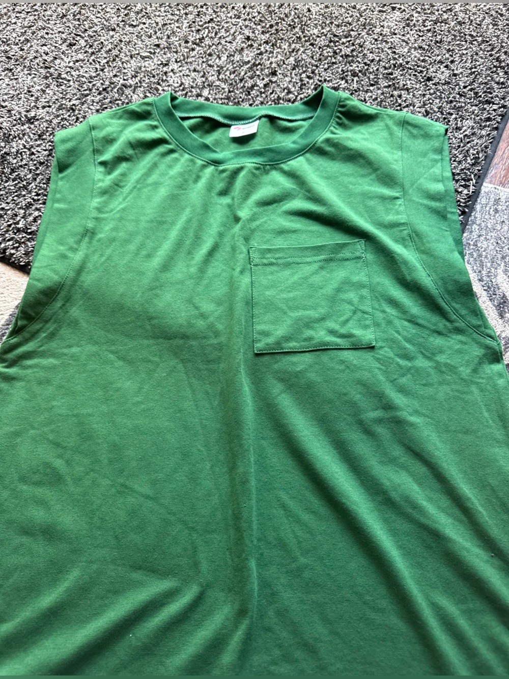 Solid Pocket Tee in Kelly Green